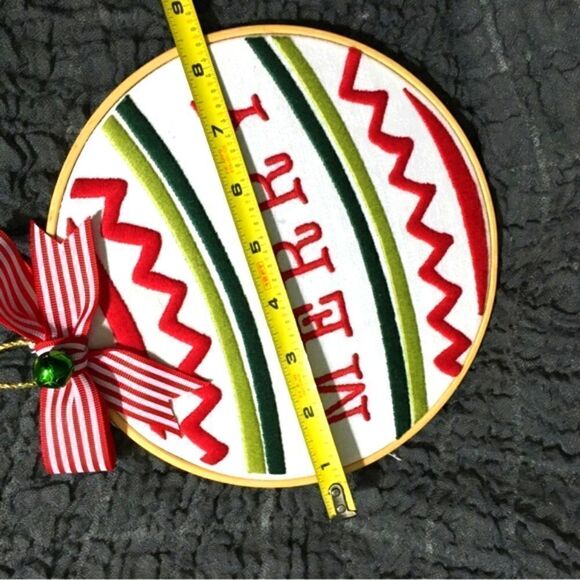 NWT "Merry" Wall Embroidery Hoop Decor - Picture 4 of 7